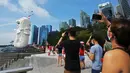 Masyarakat menyaksikan perayaan Hari Kemerdekaan di Singapura, Minggu (9/8/2020). Singapura pada 9 Agustus 2020 memperingati 55 tahun kemerdekaannya. (Xinhua/Then Chih Wey)