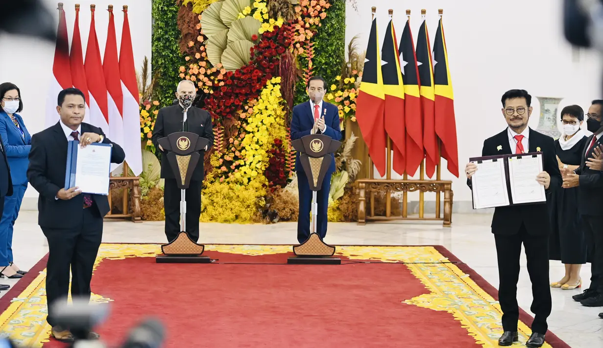 Presiden Joko Widodo atau Jokowi (tengah kanan) bersama Presiden Timor Leste Jose Ramos Horta menyampaikan keterangan pers saat menerima kunjungan kenegaraan di Istana Kepresidenan Bogor, Jawa Barat, Selasa (19/7/2022). Jokowi dan Ramos Horta menyampaikan keterangan pers bersama. (Foto: Laily Rachev - Biro Pers Sekretariat Presiden)