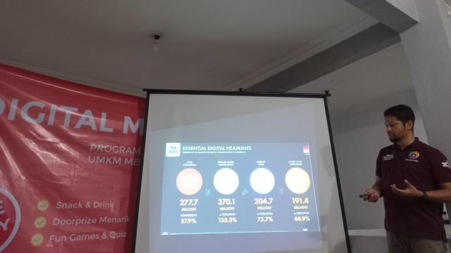 Mahasiswa KKN UMBY beri pelatihan digital marketing