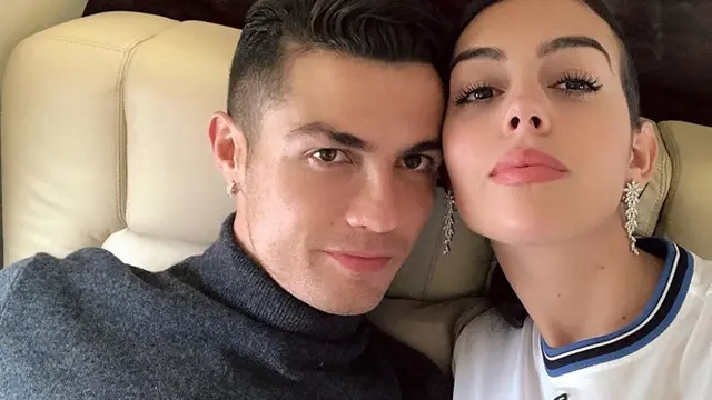 7 Potret Mesra Cristiano Ronaldo dan Pacar, Miliki Rencana Menikah