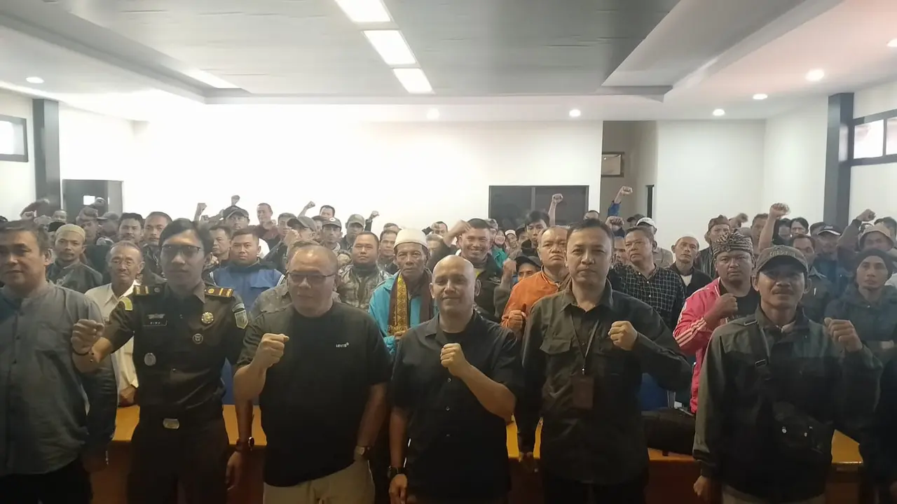 Dinas Pertanian Garut, Jawa Barat, menghadirkan jaksa Kejari Garut, untuk memberikan kelas pendampingan hukum, bagi para petani yang mendapatkan bantuan pemerintah Tahun Anggaran (TA) 2024. (Liputan6.com/Jayadi Supriadin)