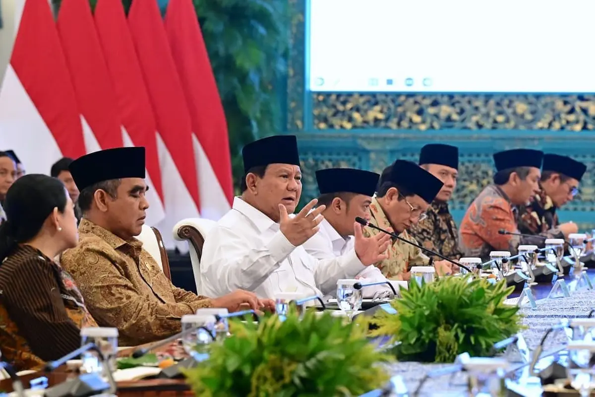 Presiden Prabowo Subianto saat berdiskusi dengan tokoh lintas agama, kelompok agama, hingga pimpinan partai politik (parpol) di Kompleks Istana Kepresidenan Jakarta.