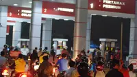 2 Polisi Jaga SPBU, Antrean BBM Masih Terjadi di Depok