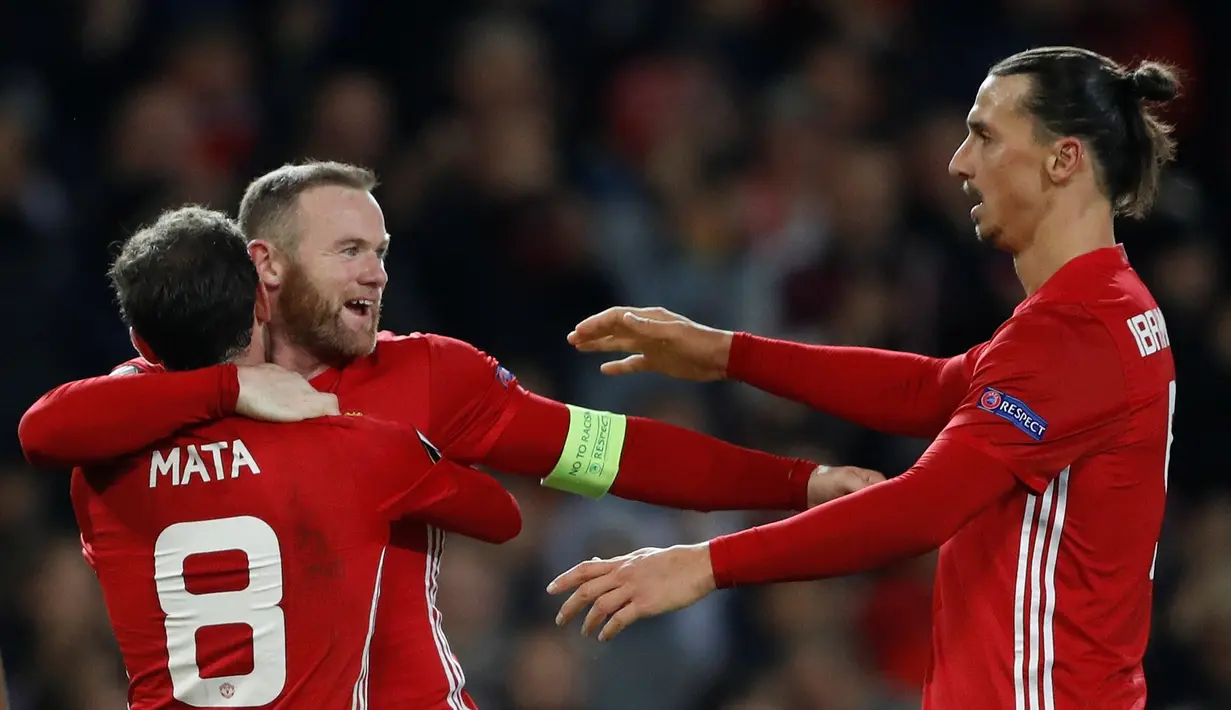 Pemain MU merayakan gol yang dicetak Wayne Rooney ke gawang Feyenoord pada matchday kelima Grup A Liga Europa 2016-2017, di Stadion Old Trafford, Jumat (25/11/2016) dini hari WIB. (Action Images via Reuters/Carl Recine)