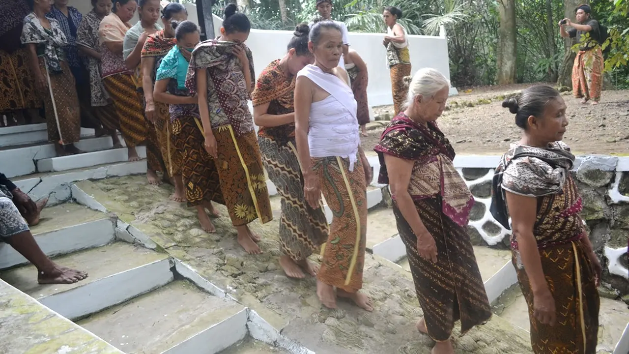 Ritual Punggahan komunitas Kejawen dan penghayat kepercayaan menjelang Ramadan di Panembahan Banokeling, Pekuncen, Jatilawang, Banyumas. (Foto: Liputan6.com/Muhamad Ridlo)