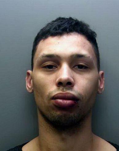 Joshua Seivwright, pria yang mencuri di rumahnya sendiri | Photo: Copyright metro.co.uk