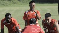Pemain Persija Jakarta, Muhammad Hargianto, mengikuti sesi latihan. Jelang dimulainya kompetisi Liga 1, Persija Jakarta bermanuver dengan mendatangkan pemain anyar seperti Muhammad Hargianto dari Bhayangkara FC.  (Bola.com/M Iqbal Ichsan)