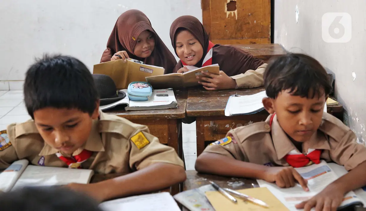 Dalam putusan MK disebutkan bahwa pendidikan dasar tanpa biaya merupakan bagian dari pemenuhan hak atas ekonomi, sosial dan budaya (ekosob). (Liputan6.com/Angga Yuniar)