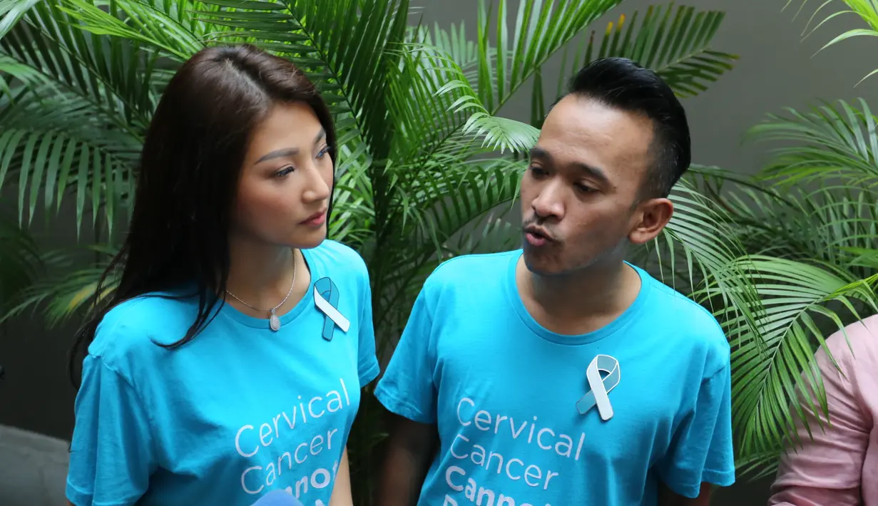 Dua orang terdekat yang meninggal akibat kanker itu membuat presenter dan pemeran itu merasakan sedih yang mendalam. Bahkan, hingga sekarang, saat teringat Jupe ayah satu anak itu masih merasakan sedih. (Adrian Putra/Bintang.com)