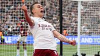 Gelandang Arsenal, Leandro Trossard, merayakan gol pertama timnya dalam pertandingan sepak bola Liga Inggris antara West Ham United melawan Arsenal di Stadion London, London timur, pada 10 Mei 2026. (Adrian Dennis / AFP)