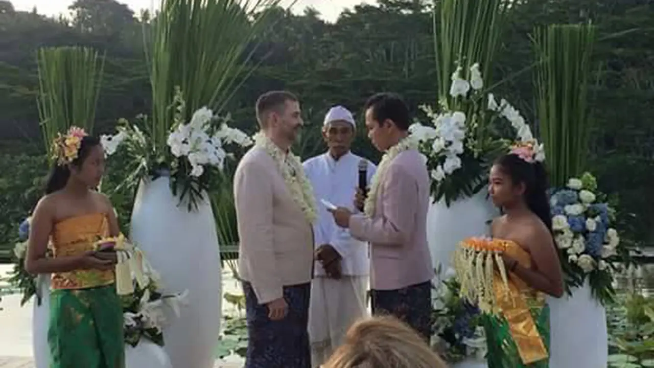Pernikahan Sesama Jenis di Bali Bikin Heboh 