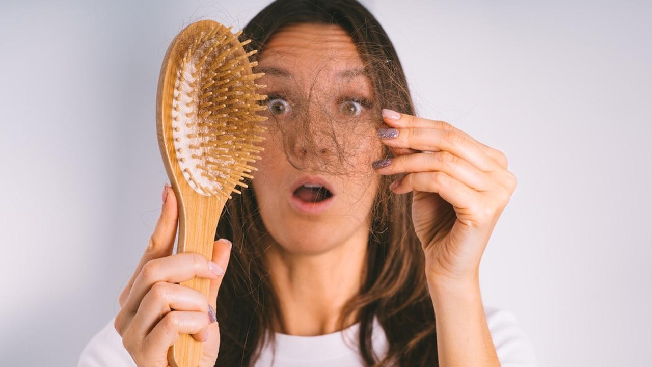 Cara Mengatasi Rambut Rontok, Ketahui Gejala, Penyebab, dan Perawatannya