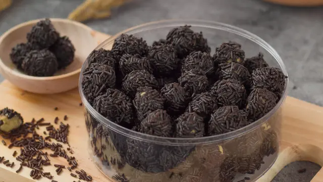 bola-bola regal cokelat