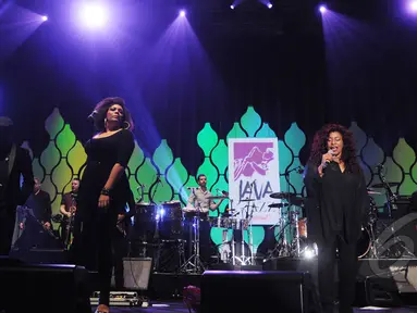 Puncak acara Java Jazz Festival  2015 menampilkan kolaborasi Chaka Khan dengan Incognito di JiExpo Kemayoran, Jakarta, Sabtu (7/3/2015). (Liputan6.com/Faizal Fanani)