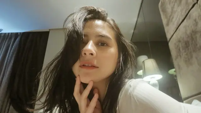 Potret Prilly Latuconsina Tanpa Make Up (credit: instagram/prillylatuconsina96)