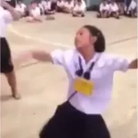 Lihat anak ini joget, bawaannya ingin ikutan! :)) (Via: facebook.com/JayFhong)