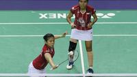 Ganda putri Indonesia Greysia Polii/Nitya Krishinda Maheswari melangkah ke perempat final Prancis Terbuka Super Series 2015, Jumat (23/10/2015). (Liputan6.com/Humas PP PBSI)