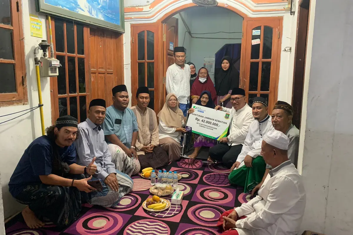 Wali Kota Cilegon Berikan Santunan BPJS Ketenagakerjaan Rp42 Juta kepada Ahli Waris Ketua RT