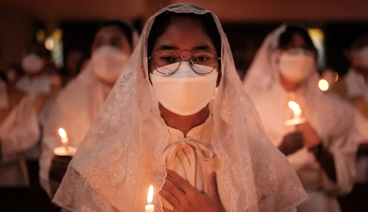 Tri Hari Suci atau tiga hari suci terdiri dari Misa Kamis Putih, Jumat Agung, dan Sabtu Suci. (Yasuyoshi CHIBA/AFP)