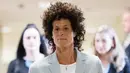 Andrea Constand usai bersaksi di pengadilan kekerasan seksual Bill Cosby di Pengadilan Montgomery di Norristown, (6/6). Cosby dituduh memberikan obat-obatan dan melalukan penyerangan seksual ke Constand pada tahun 2004. (AP Photo/Matt Rourke, Pool)