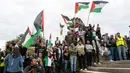 Di Amerika Serikat, massa pendukung Palestina dan Israel kerap bertemu saat melakukan aksi dukungan mereka. Dalam beberapa momen, terjadi persinggungan di antara kedua massa. (Tyler Pasciak LaRiviere/Chicago Sun-Times via AP)