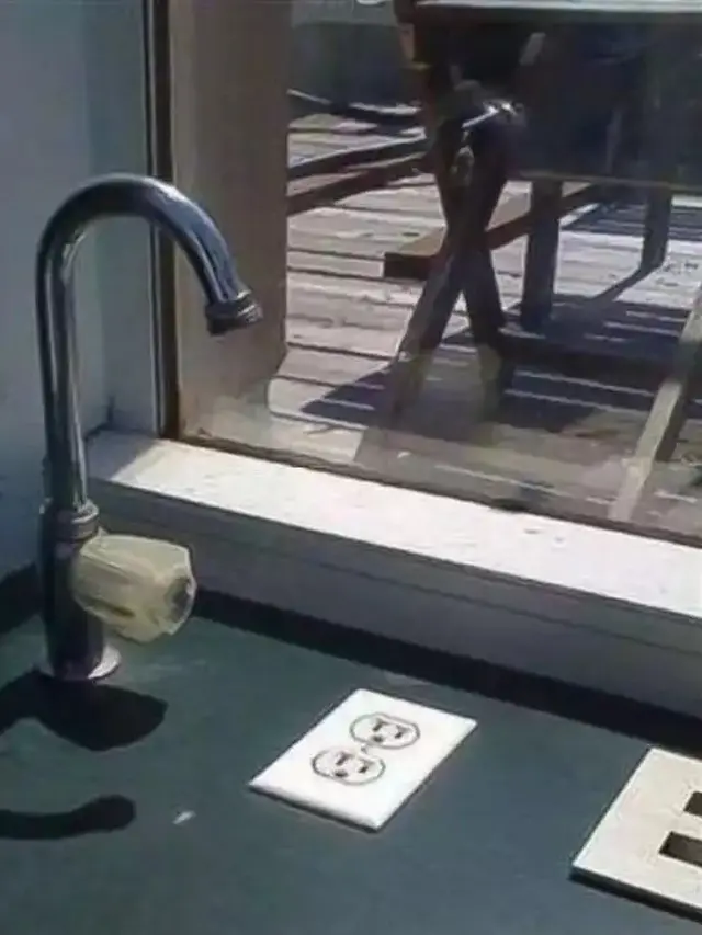 6 Potret Saklar dan Colokan Listrik di Tempat Tak Biasa Ini Bikin Tepuk Jidat