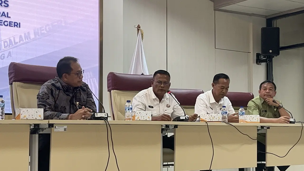 Wali Kota Prabumilih Usai Diperiksa Kemendagri