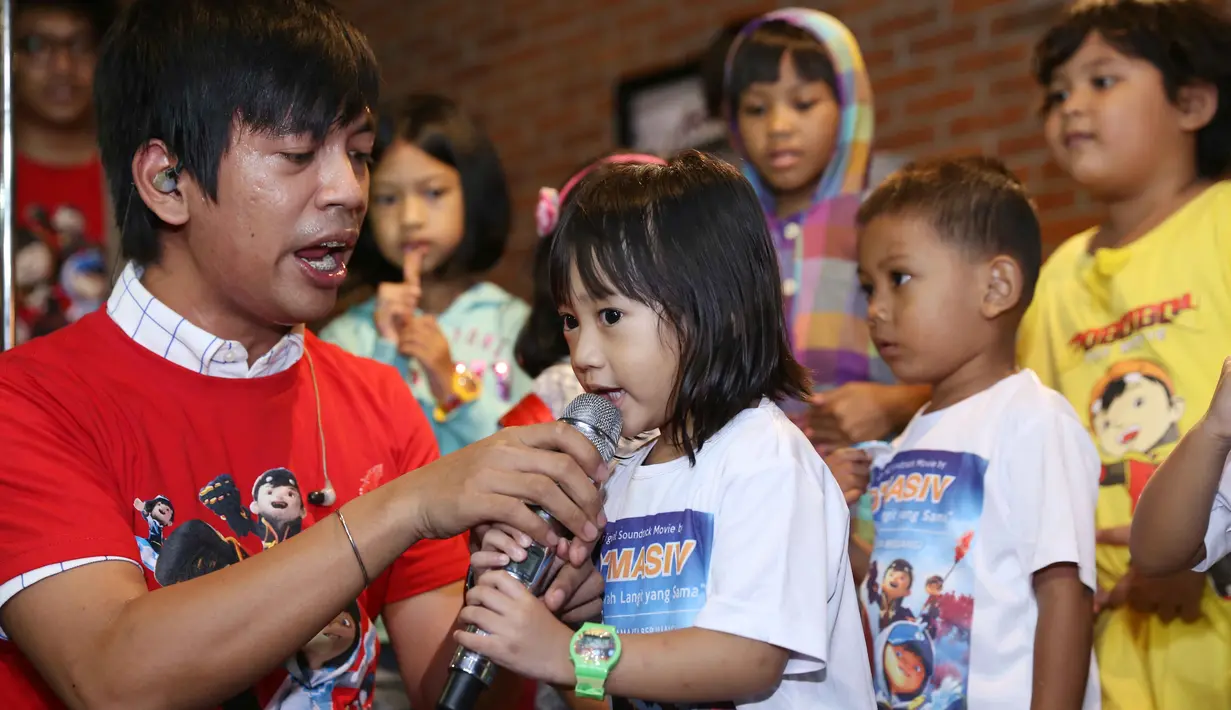 "Ini sudah jadi mimpi D'Masiv, kita kan konsen sama anak, jadi tiba-tiba dapat tawaran isi soundtrack. Dan saat kita tahu filmnya seperti apa, ternyata banyak positif. Kan anak-anak butuh tontonan yang pas," ujar Rian. (Nurwahyunan/Bintang.com)