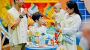 Ini merupakan tahun pertama Rafathar Malik Ahmad merayakan ulang tahun dengan kehadiran sang adik, Rayyanza Malik Ahmad. (Foto: Instgaram/ melvmistake)