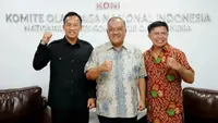 Ketum KONI dan Jajaran Pengurus Besuk Ellyas Pical, Mohon Doa untuk sang Legenda Tinju