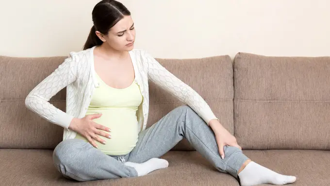 Ilustrasi ibu hamil kaki linu nyeri
