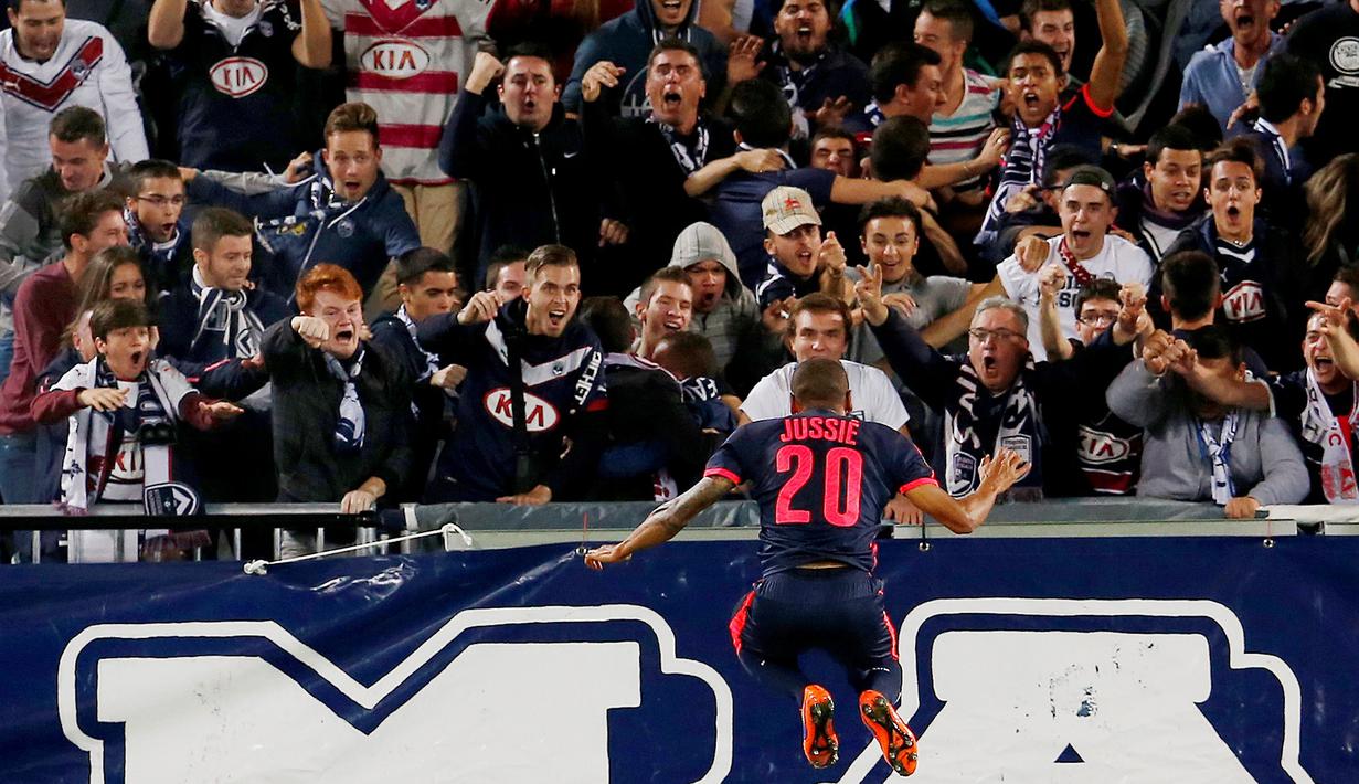 Pemain Bordeaux, Jussie, merayakan gol yang dictaknya ke gawang Liverpool dalam laga Grup B Liga Europa di Bordeaux, Jumat (18/9/2015) dini hari WIB. (Action Images via Reuters/Lee Smith)
