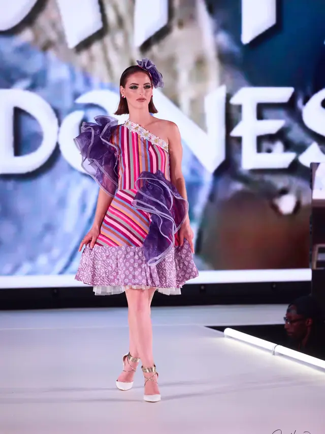 Fashion show batik rancangan Novie Sasmita di ajang bergengsi New York Fashion Week 2022