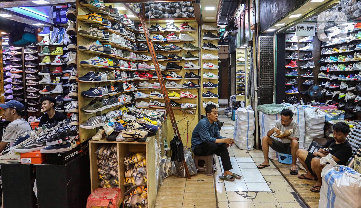 Selain itu, pemerintah juga harus menjaga stabilitas politik sehingga gonjang-ganjingnya tidak terlalu berpengaruh pada pertumbuhan perekonomian, baik mikro maupun makro. (Liputan6.com/Angga Yuniar)