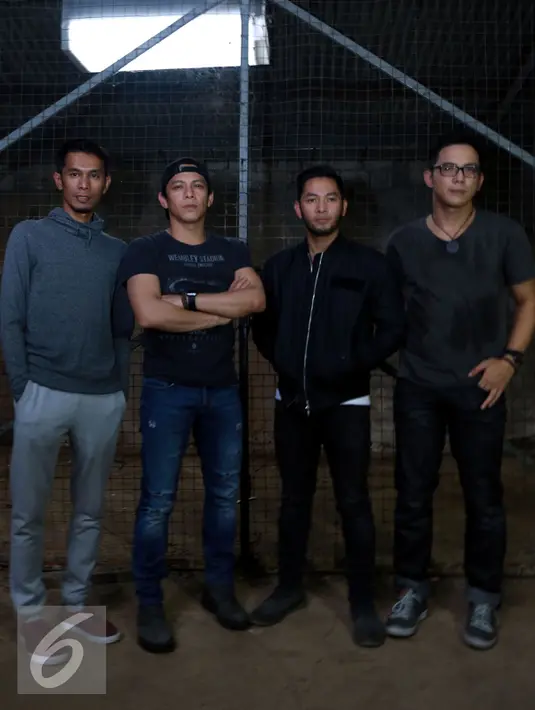 Untuk ide konsep dicetuskan oleh Dimas Jay selaku sutradara video klip yang dibuat di kawasan Narogong, Bekasi, Jawa Barat, (8/7/2015). Para personel NOAH tidak ingin mendapat porsi akting berlebih di video klip ini. (Liputan6.com/Panji Diksana)