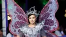 Hanum Mega juga tampil memesona dengan makeup yang tegas dan berkarakter. Riasannya menjadi pelengkap sempurna untuk kostum karnaval yang sarat kreativitas.