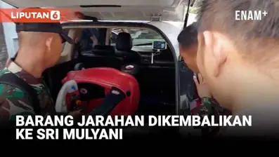 Dua pemuda tiba-tiba mendatangi rumah Menteri Keuangan Sri Mulyani di Bintaro, Tangerang Selatan, Minggu (31/8) sore. Mereka mengendarai mobil putih sambil membawa mainan dan peralatan makan yang diduga diambil saat penjarahan.