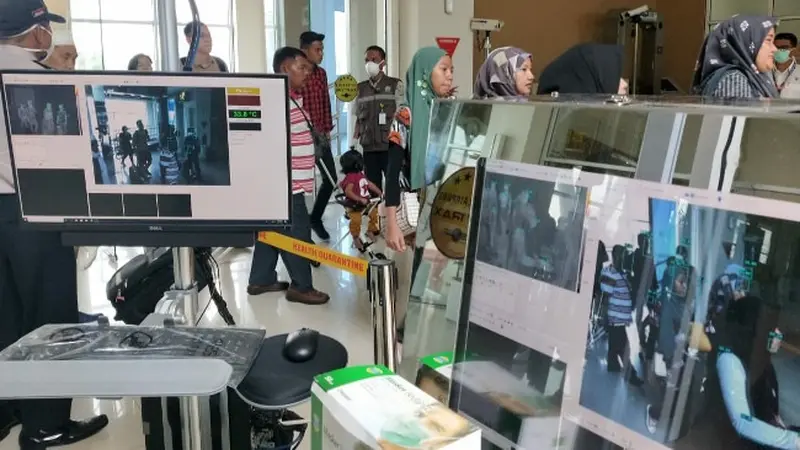 Alat pendeteksi suhu panas sebagai antisipasi virus corona di Bandara Pekanbaru.