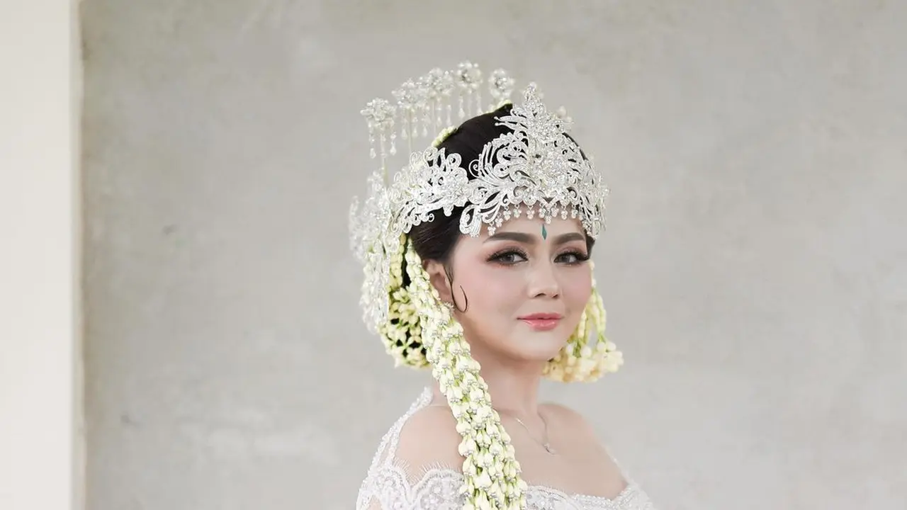 7 Potret Pernikahan Jenita Janet dengan Pengusaha Danu Sofwan