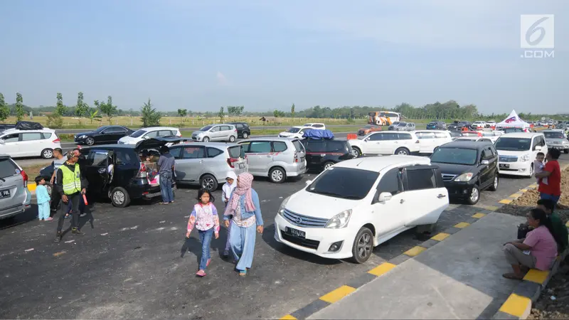 20170621-Tempat Istirahat Tol Fungsional-Gempur