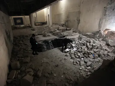 Kondisi Museum Mosul yang diduga dirusak oleh ISIS, Suriah, Senin (13/3). Museum yang didirikan pada 1952 tersebut kini hanya menyimpan puing-puing. (AFP PHOTO/AHMAD AL-RUBAYE)