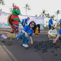 1.300 Tukik Hasil Penukaran Botol Plastik Dilepas ke Laut Banyuwangi