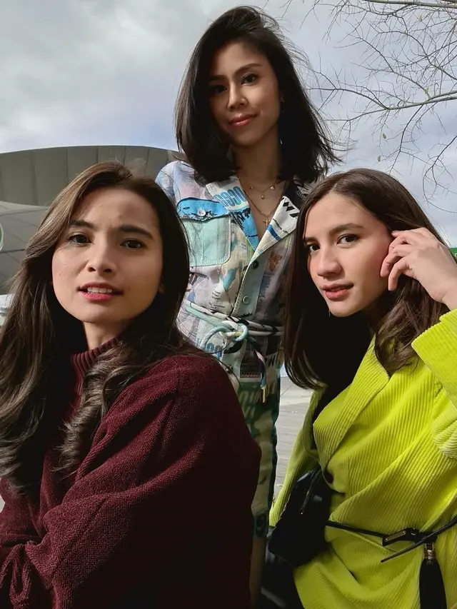 7 Momen Kebersamaan Geng Flawsome Acha Septriasa Kumpul Bareng di Australia