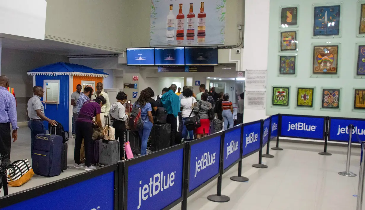 Sejauh ini hanya satu maskapai penerbangan yakni Sunrise Airways yang mengumumkan dimulainya kembali penerbangan, antara Port-au-Prince dan Miami, Florida. (Clarens SIFFROY / AFP)