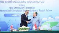 Menteri PPN/Kepala Bappenas, Bambang Brodjonegoro menandatangani Nota Kesepahaman bersama Duta Besar Inggris untuk Indonesia, ASEAN, dan Timor Leste, H.E. Moazzam Malik di Jakarta, Selasa (18/6/2019).