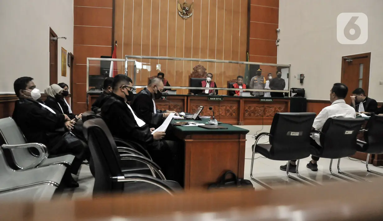 "Menyatakan terdakwa Kasranto telah terbukti secara sah dan meyakinkan melakukan tindak pidana," kata jaksa saat membacakan tuntutan. (merdeka.com/Iqbal S. Nugroho)