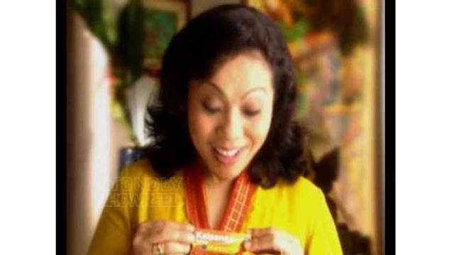 Nunung membintangi iklan salep merk Kalpanax
