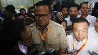 Wakil Ketua Umum Partai Gerindra Sufmi Dasco Ahmad (kanan) memberi keterangan pers usai penyerahan berkas pengajuan bakal caleg Gerindra di kantor KPU, Jakarta, Selasa (17/7). (Liputan6.com/Johan Tallo)