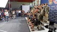 Para pemain Bayern Munchen berfoto bersama dalam rangka menyambut Oktoberfest 2016. (Bayern Munchen). 