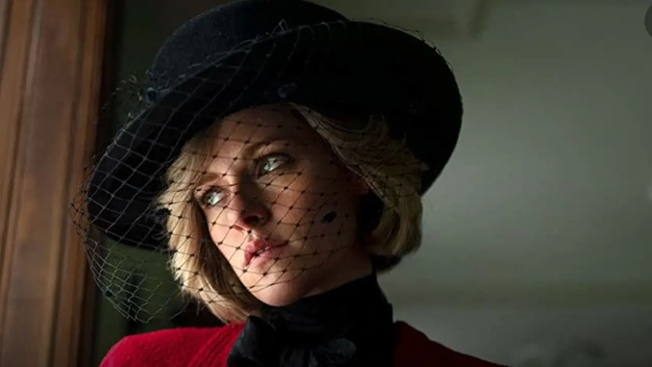 Kristen Stewart sebagai Diana dalam film Spencer (Foto STX International via IMDB.com)